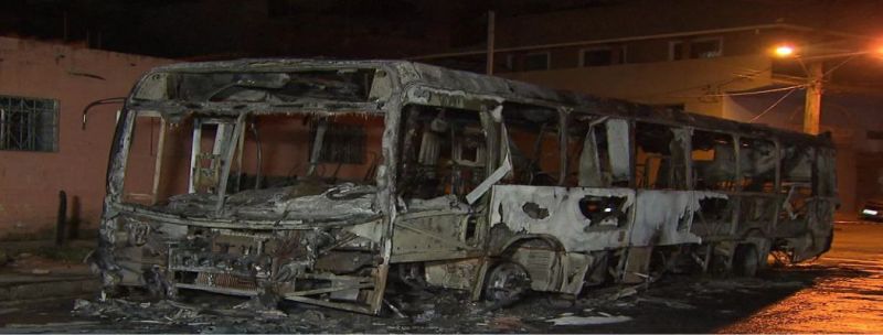 Criminosos queimam mais ônibus na Grande BH