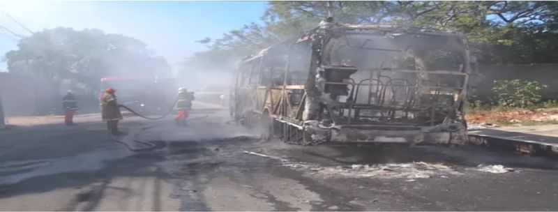 14 ônibus foram destruídos em ataques incendiários em dois dias na Grande Fortaleza