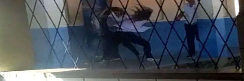 Alunos filmaram momento em que a agressão aconteceu