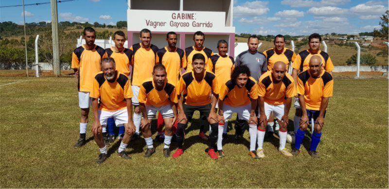Estádio Jaime Afonso dos Reis recebe melhorias e educação recebe ônibus para transporte escolar do município.
