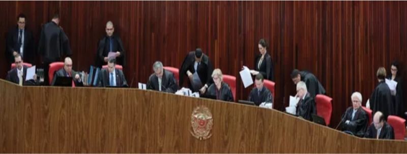 Ministros reunidos no TSE durante sessão de julgamentos nesta semana 
