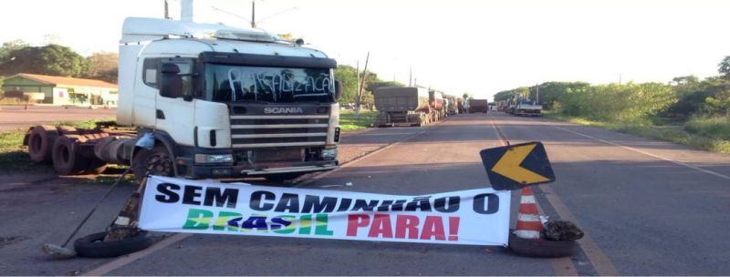 Greve de caminhoneiros no 5º dia; BR-262, em Corumbá, MS