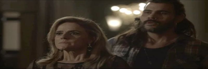 Sophia armou tudo para Lívia flagrar ela beijando Mariano