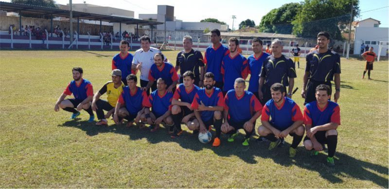 Estádio Jaime Afonso dos Reis recebe melhorias e educação recebe ônibus para transporte escolar do município.