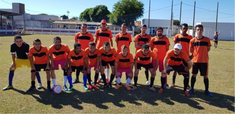 Estádio Jaime Afonso dos Reis recebe melhorias e educação recebe ônibus para transporte escolar do município.