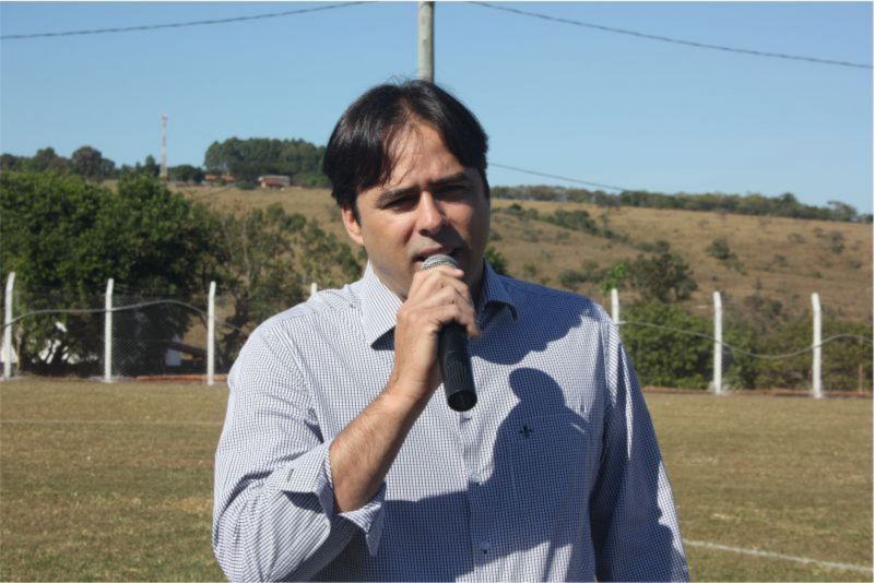 Estádio Jaime Afonso dos Reis recebe melhorias e educação recebe ônibus para transporte escolar do município.