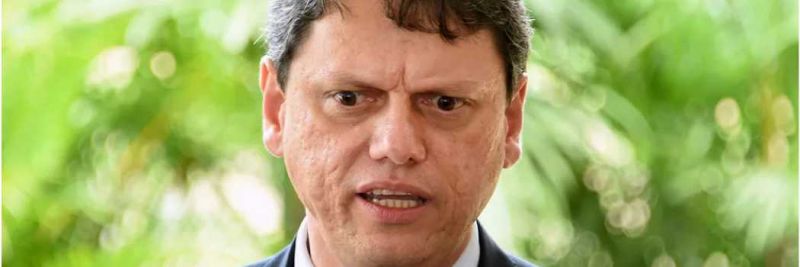 O futuro ministro da Infraestrutura, Tarcísio Freitas, é apresentado por Bolsonaro em Brasília, na terça-feira (27)