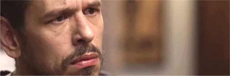 Alain (João Vicente de Castro) se propõe a ouvir a ex-noiva: 'Cris (Vitória Strada), estou te ouvindo de peito aberto, eu juro!'