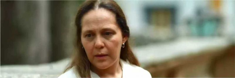 Judith (Isabela Garcia) bate na porta de Valentina (Lilia Cabral) e finge que perdeu a memória
