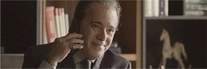 Olavo (Tony Ramos) fala com Valentina (Lilia Cabral) que já está com Marcos Paulo (Nany People), na novela 'O Sétimo Guardião'