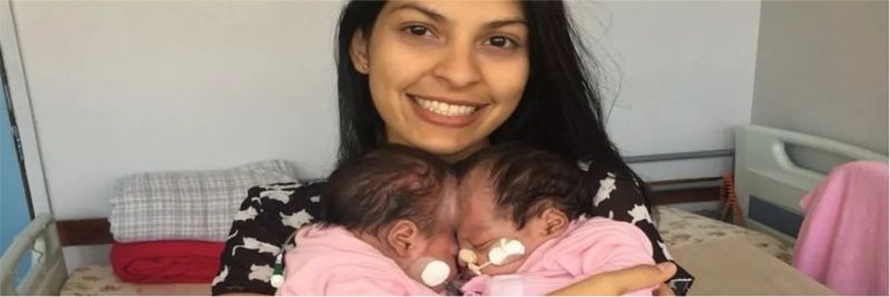 A mãe das gêmeas, Camila Vieira, com as meninas — Foto: Arquivo Pessoal