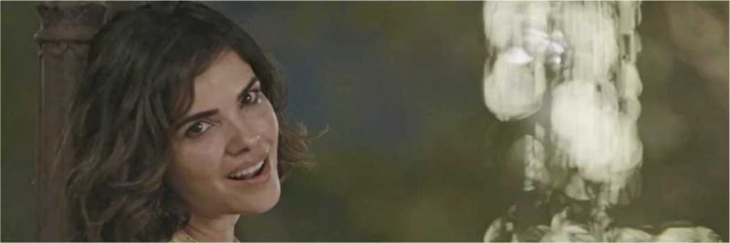 Stela (Vanessa Giácomo) enche a cara e enfrenta Mirtes (Elizabeth Savala) na novela 'O Sétimo Guardião' 