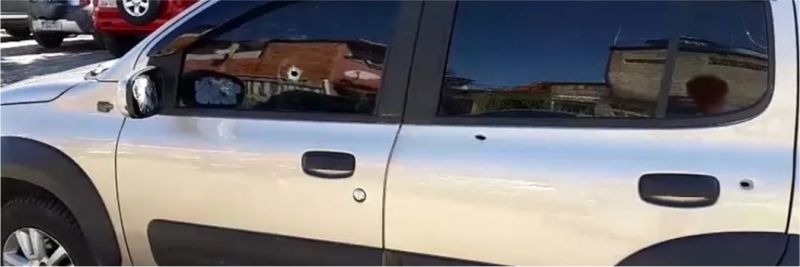 Carro em que as vítimas que trabalham na drogaria estavam — Foto: Redes sociais