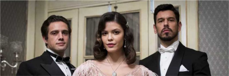 O público faz especulações sobre o passado de Danilo (Rafael Cardoso), Julia (Vitória Strada) e Gustavo Bruno (João Vicente de Castro) em 'Espelho da Vida' 
