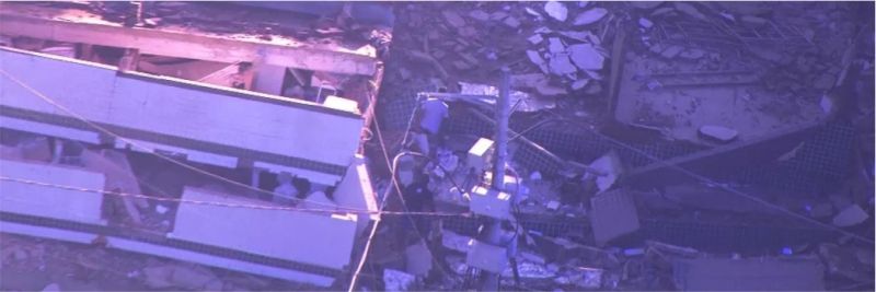 Moradores fazem buscas em escombros de prédio na comunidade da Muzema, na Zona Oeste do Rio — Foto: Reprodução/ TV Globo
