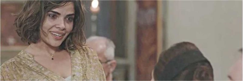 Stela (Vanessa Giácomo) faz o maior escândalo na igreja ao confrontar Mirtes (Elizabeth Savala) na novela 'O Sétimo Guardião