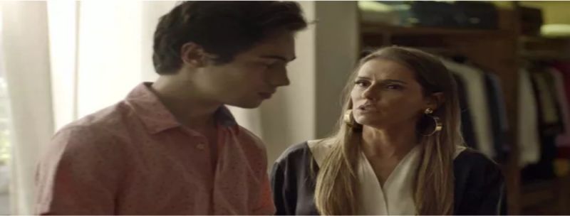 A perua garante ao filho que não vai se separar do músico