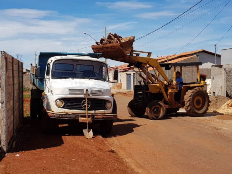 Prefeitura faz mutirão da limpeza no bairro Jardim Esperança