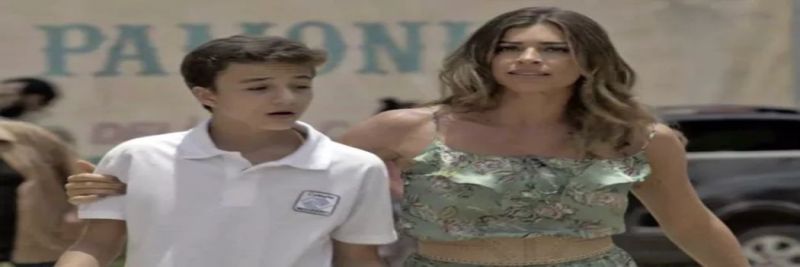 Lívia leva Tomaz para casa