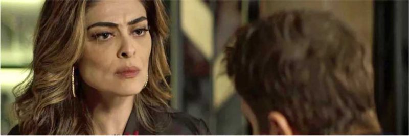Maria da Paz (Juliana Paes) chora com conversa de Régis (Reynaldo Gianecchini) sobre Amadeu (Marcos Palmeira), em 'A Dona do Pedaço' — Foto: Globo