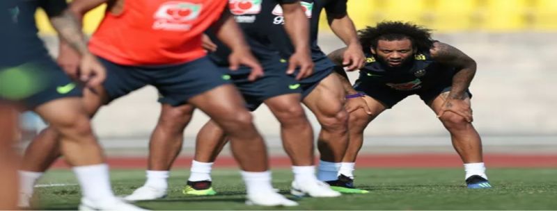 Marcelo em treino: defesa trabalhou bolas aéreas no fim da atividade