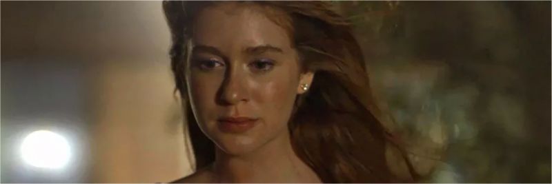 Luz (Marina Ruy Barbosa) segue León pelas ruas de Serro Azul, em 'O Sétimo Guardião — Foto: TV Globo