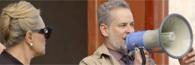 Eurico (Dan Stulbach) diz que a fonte está no casarão de Gabriel (Bruno Gagliasso), em 'O Sétimo Guardião' — Foto: TV Globo