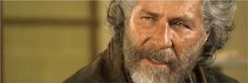 Mirtes (Elizabeth Savala) assume o posto de Feliciano (Leopoldo Pacheco), pelo menos na noite em que dorme na rua — Foto: TV Globo