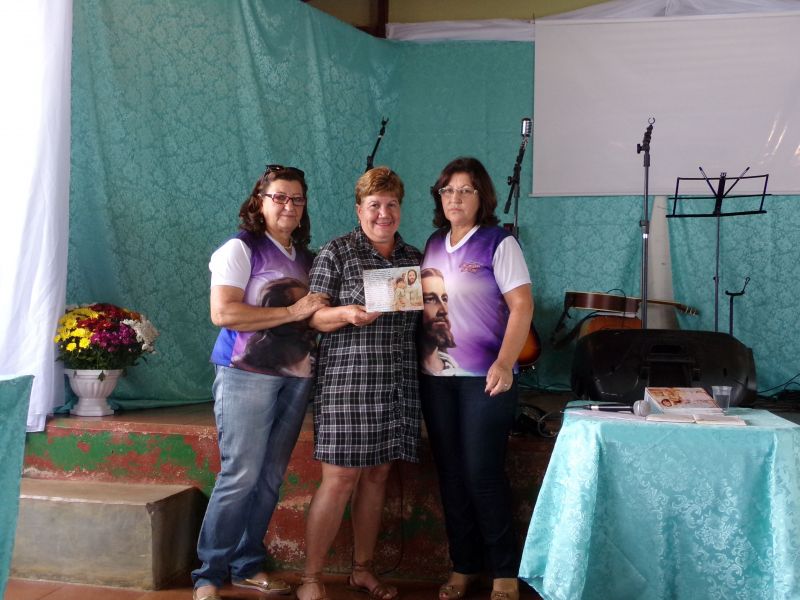 Sra. Lacir, representante da família de Garibaldina Abadia de Araújo. 