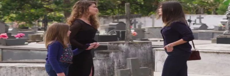 Aproximação de Isabel e Cris perturba Alain 