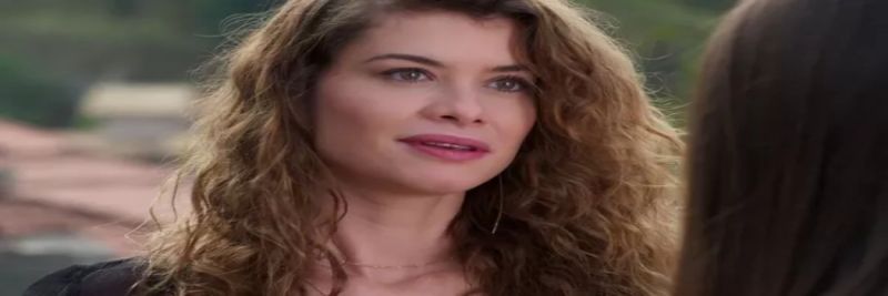 Isabel tenta falar com Cris, mas Alain a impede 