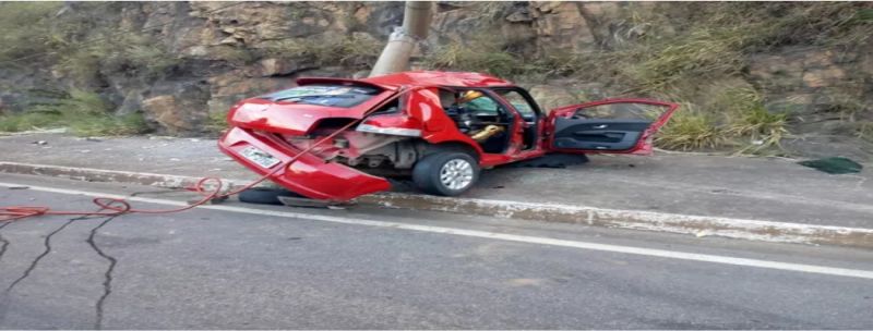 Carro derrubou um poste na Via Expressa, em Contagem 