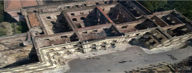 Imagem aérea mostra o Museu Nacional, no Rio de Janeiro, destruído após incêndio 