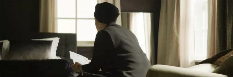 Dalila (Alice Wegmann) fica sem chão ao descobrir gravidez — Foto: Globo