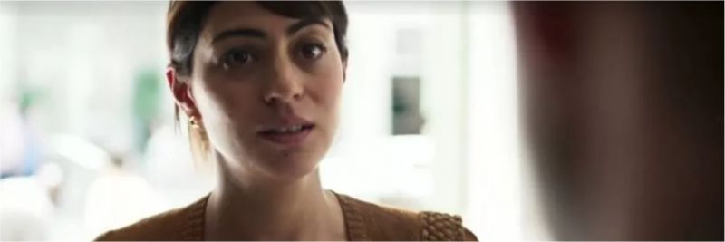 Helena (Carol Castro) se declara para Elias (Marco Ricca) — Foto: TV Globo