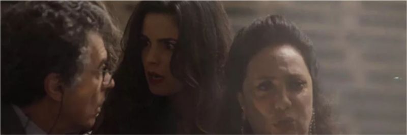Miguel (Paulo Betti), Rania (Eliane Giardini) e Zukeila (Emmanuelle Araújo) se assustam com a violência de Aziz (Herson Capri) — Foto: TV Globo