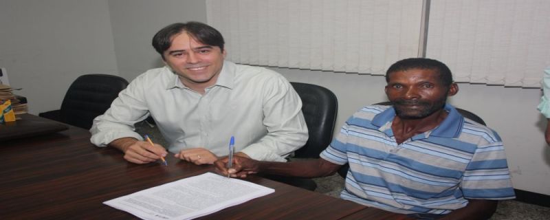 Mais 35 famílias assinam contratos de suas casas, para o Bairro Zezinho Coelho.