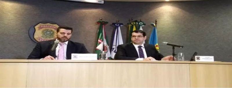 Delegado da PF Maurício Moscardi, e o procurador da República Athayde Costa falaram em coletiva de imprensa nesta sexta-feira (9)