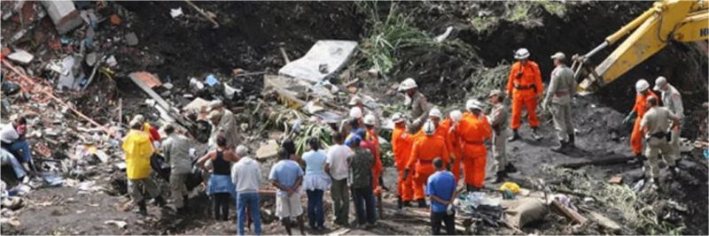 Pior chuva dos últimos 44 anos causa estrados e dezenas de mortes no começo do mês. O símbolo da tragédia na região é o deslizamento no Morro do Bumba, em Niterói, em área onde casas foram construídas sobre um antigo aterro sanitário — Foto: 