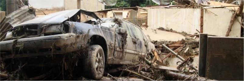 Carros ficaram soterrados em deslizamento no Vale do Cuiabá, em Itaipava, distrito de Petrópolis, na Região Serrana do Rio — Foto: Matheus Quintal/ Prefeitura de Petrópolis