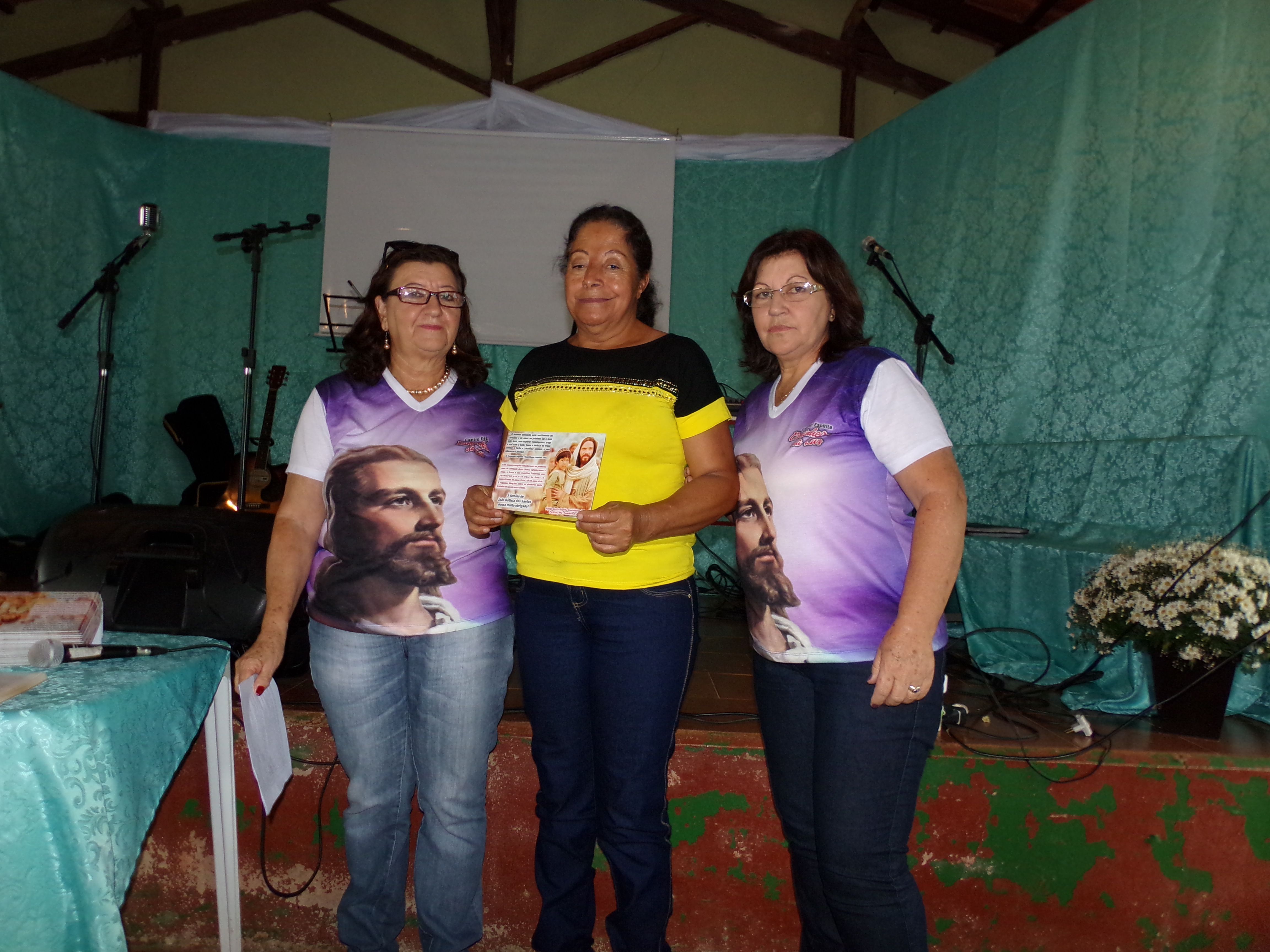 Sra. Sidéria, representando a família do Sr. João Batista dos Santos, popular João Larindo, que exerceu a função de presidente substituto do Sr. Rui Afonso de Almeida.
