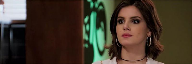 Vanessa (Camila Queiroz) promete se vingar do vilão em 'Verão 90' — Foto: TV Globo