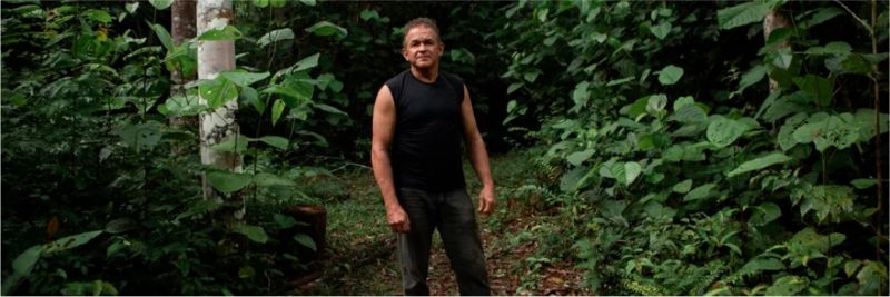 João Batista Ferreira, mais conhecido como João do Mel, em seu terreno em Belterra, no Pará — Foto: Marcelo Brandt/G1