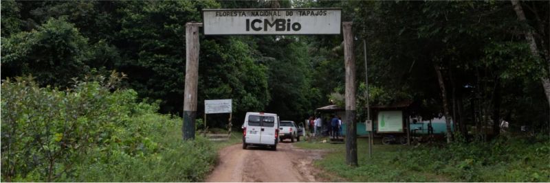 Uma das entradas da Floresta Nacional do Tapajós; visitantes precisam pedir autorização ao ICMBio — Foto: Marcelo Brandt/G1