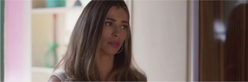 Paloma (Grazi Massafera) fica triste com a reação de Ramon sobre o Réveillon dela na mansão — Foto: Globo