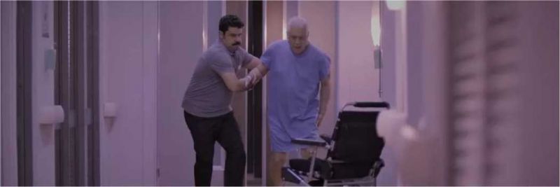Batista (Marcelo Flores) ajuda Alberto (Antonio Fagundes) a fugir — Foto: TV Globo