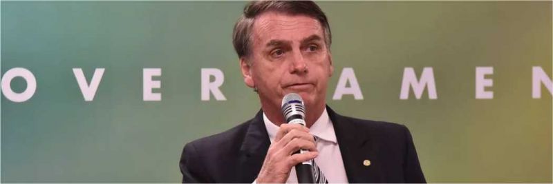 O presidente eleito, Jair Bolsonaro, durante conversa com parlamentares nesta quarta-feira (5) em Brasília