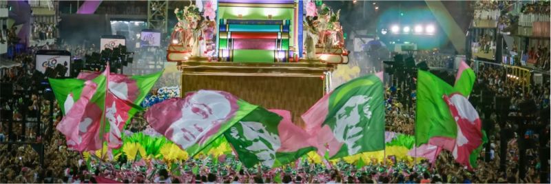 Última ala da Mangueira faz homenagem à Marielle Franco — Foto: Rodrigo Gorosito/G1