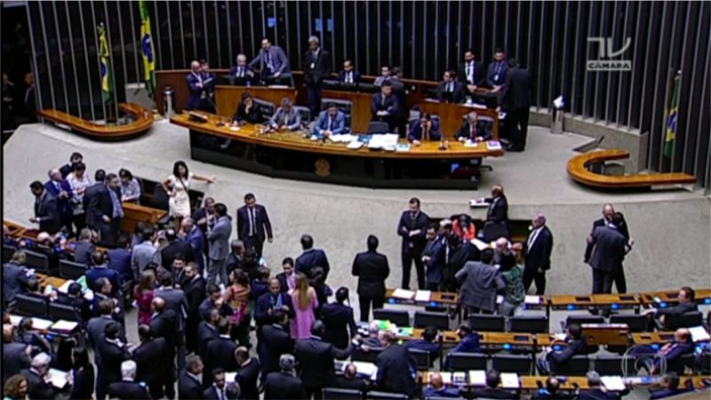Câmara recua e libera coligações partidárias para as eleições de 2018
