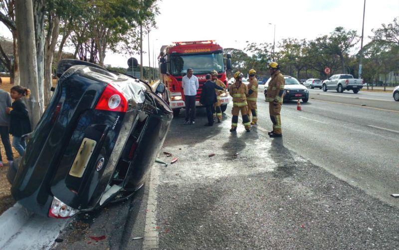 Carro com filho de Michel Temer capota no DF; acidente não deixou feridos
